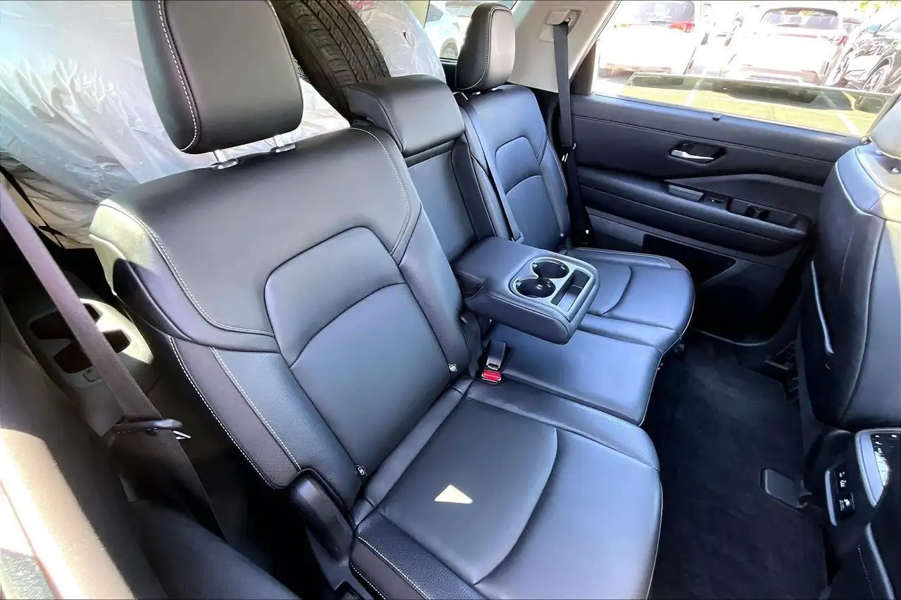 Nissan Pathfinder снимка Nissan Pathfinder