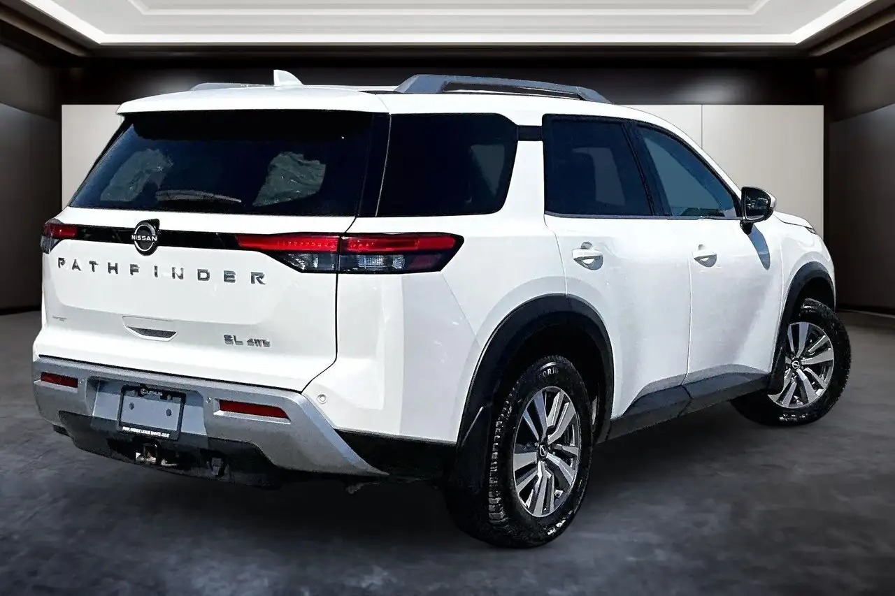 Nissan Pathfinder снимка Nissan Pathfinder