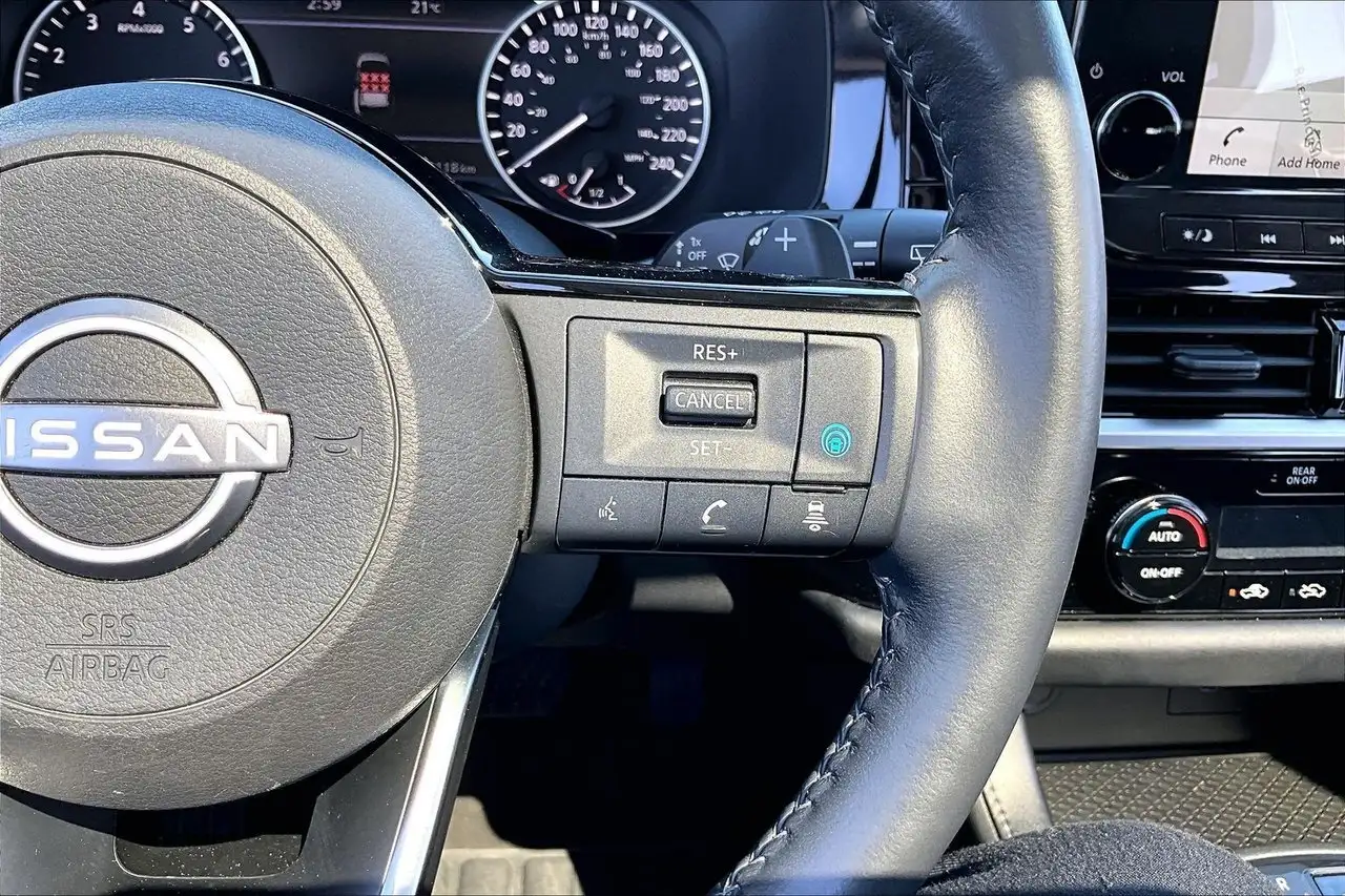 Nissan Pathfinder снимка Nissan Pathfinder