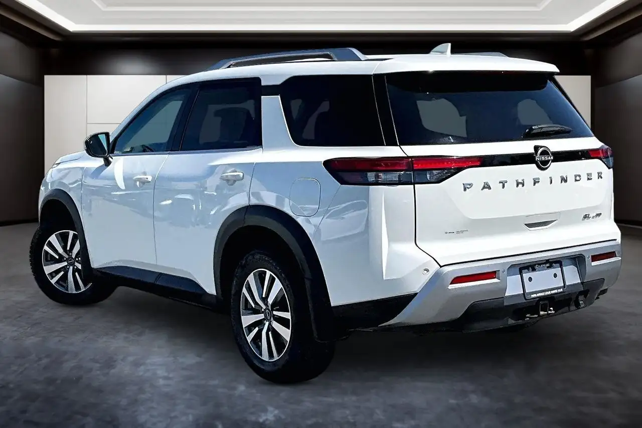 Nissan Pathfinder снимка Nissan Pathfinder