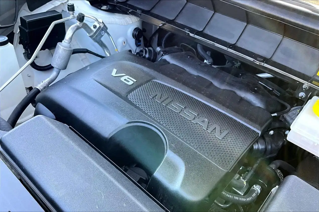 Nissan Pathfinder снимка Nissan Pathfinder