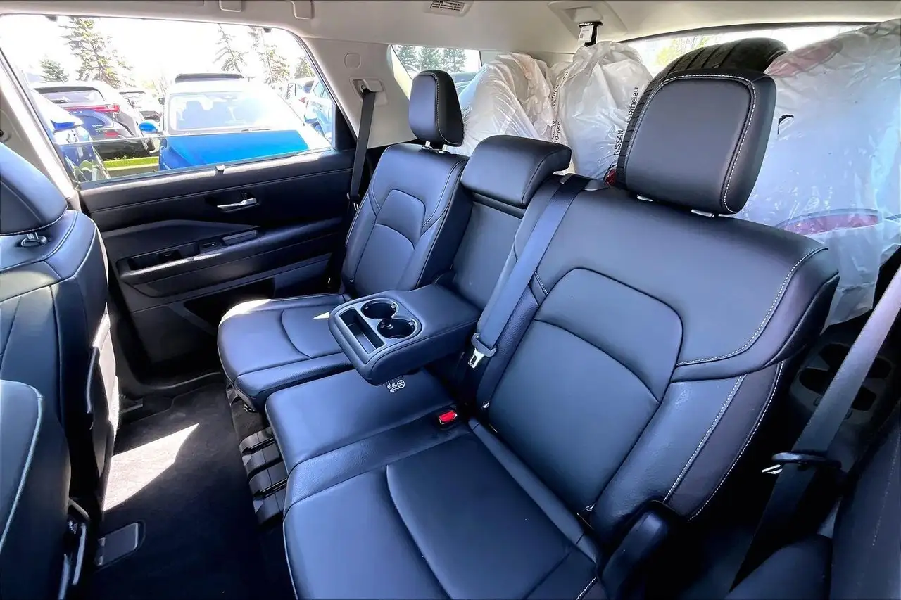 Nissan Pathfinder снимка Nissan Pathfinder
