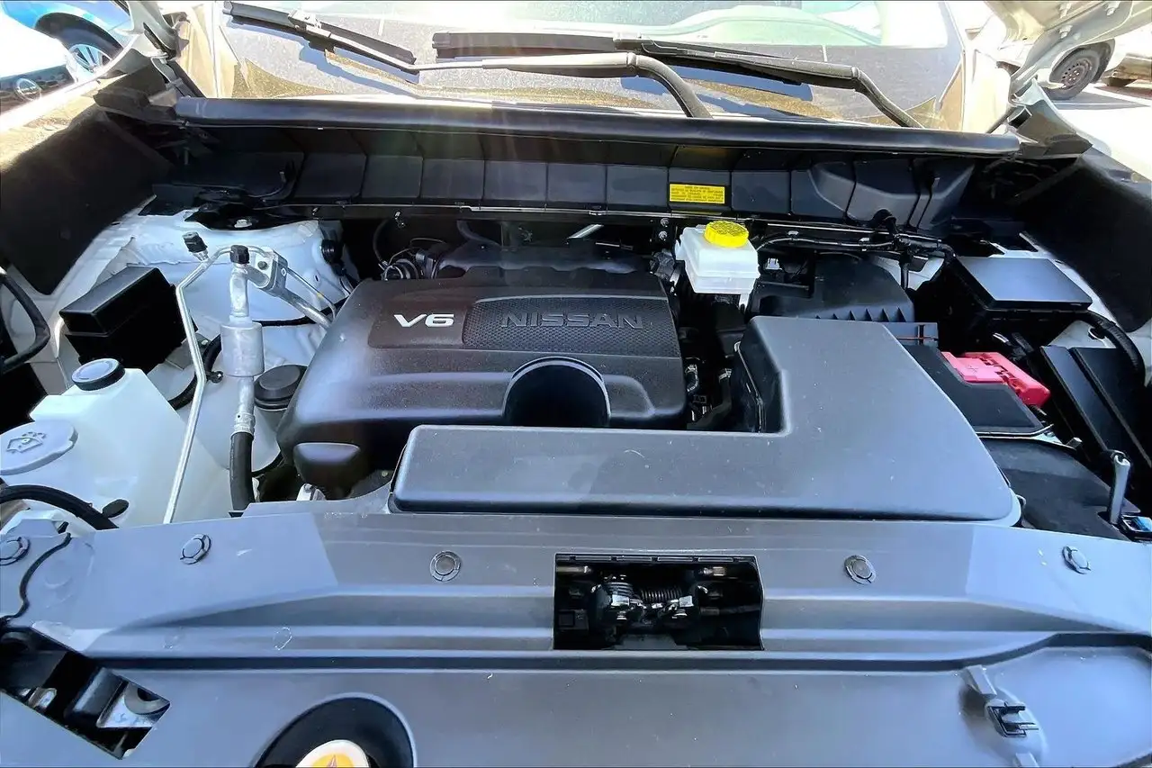Nissan Pathfinder снимка Nissan Pathfinder