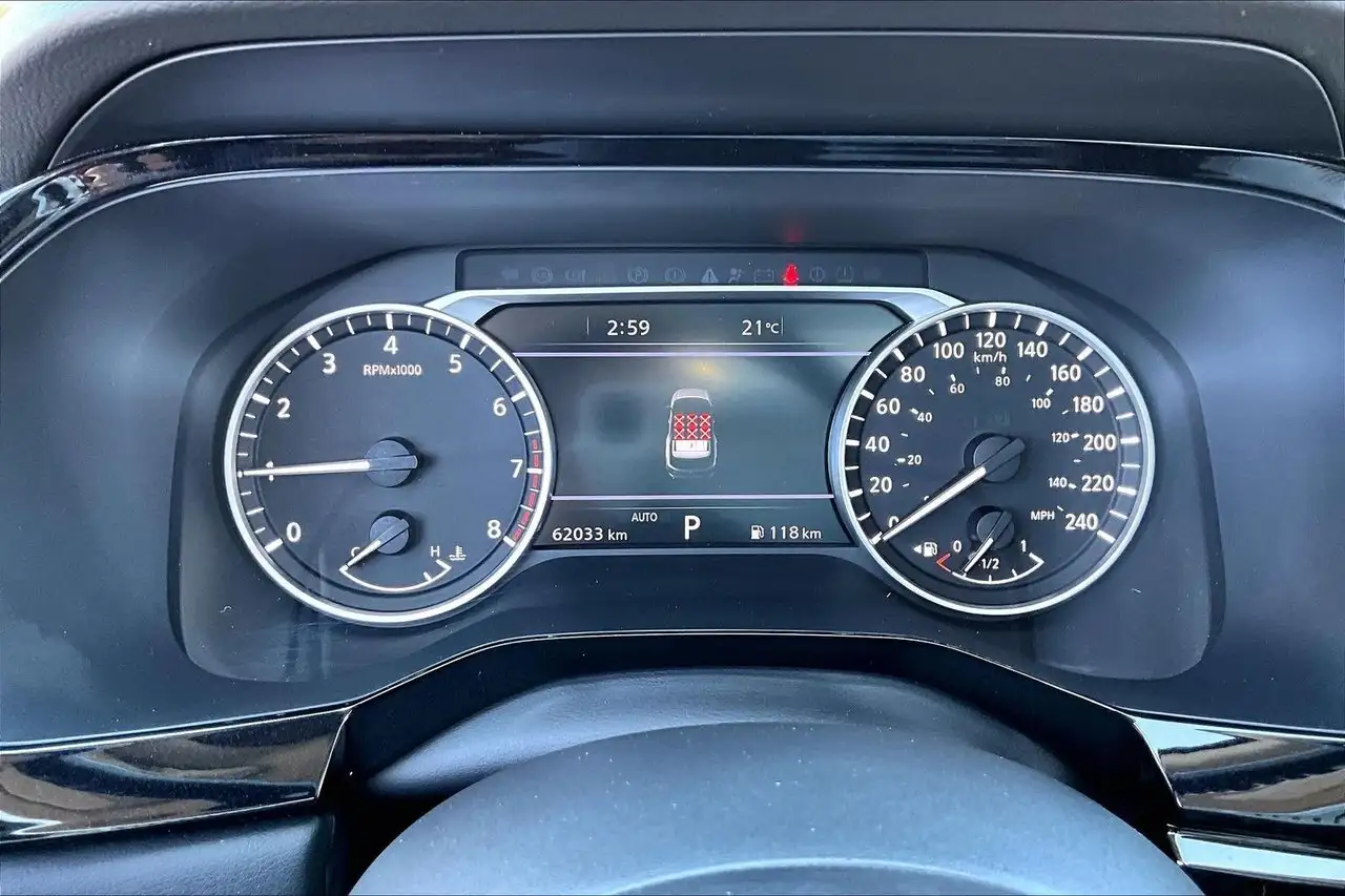 Nissan Pathfinder снимка Nissan Pathfinder