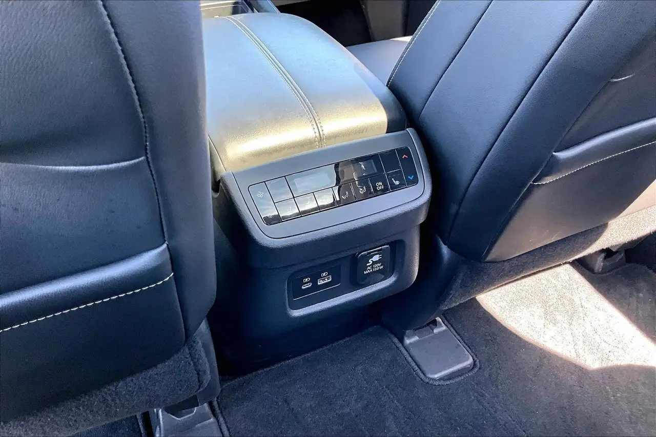 Nissan Pathfinder снимка Nissan Pathfinder