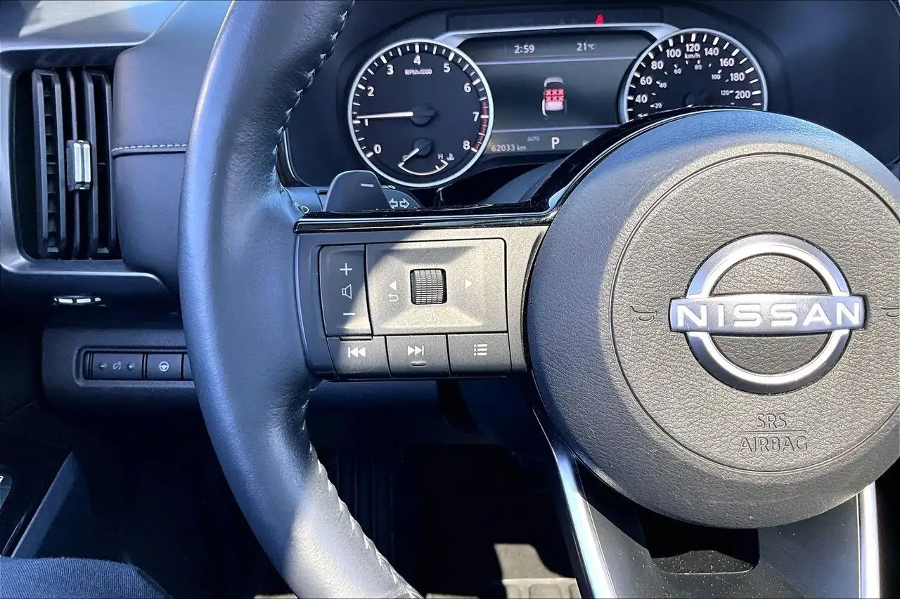 Nissan Pathfinder снимка Nissan Pathfinder