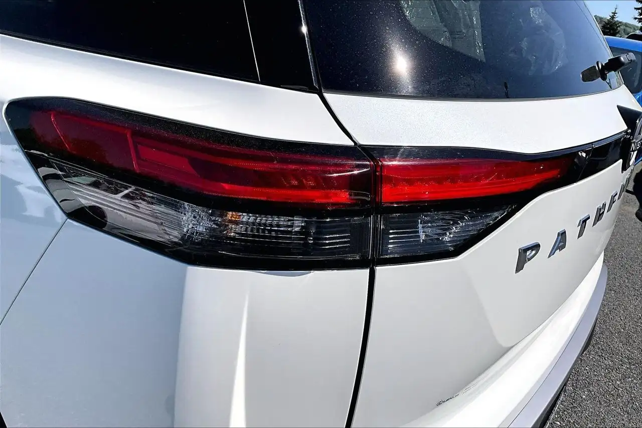 Nissan Pathfinder снимка Nissan Pathfinder