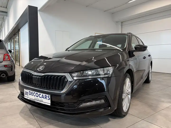 Skoda Octavia Plug In Hybride / Apple Carplay - Android Auto / Sfeerverlichting / Sensoren / Zetel & Stuurwielverwarming /