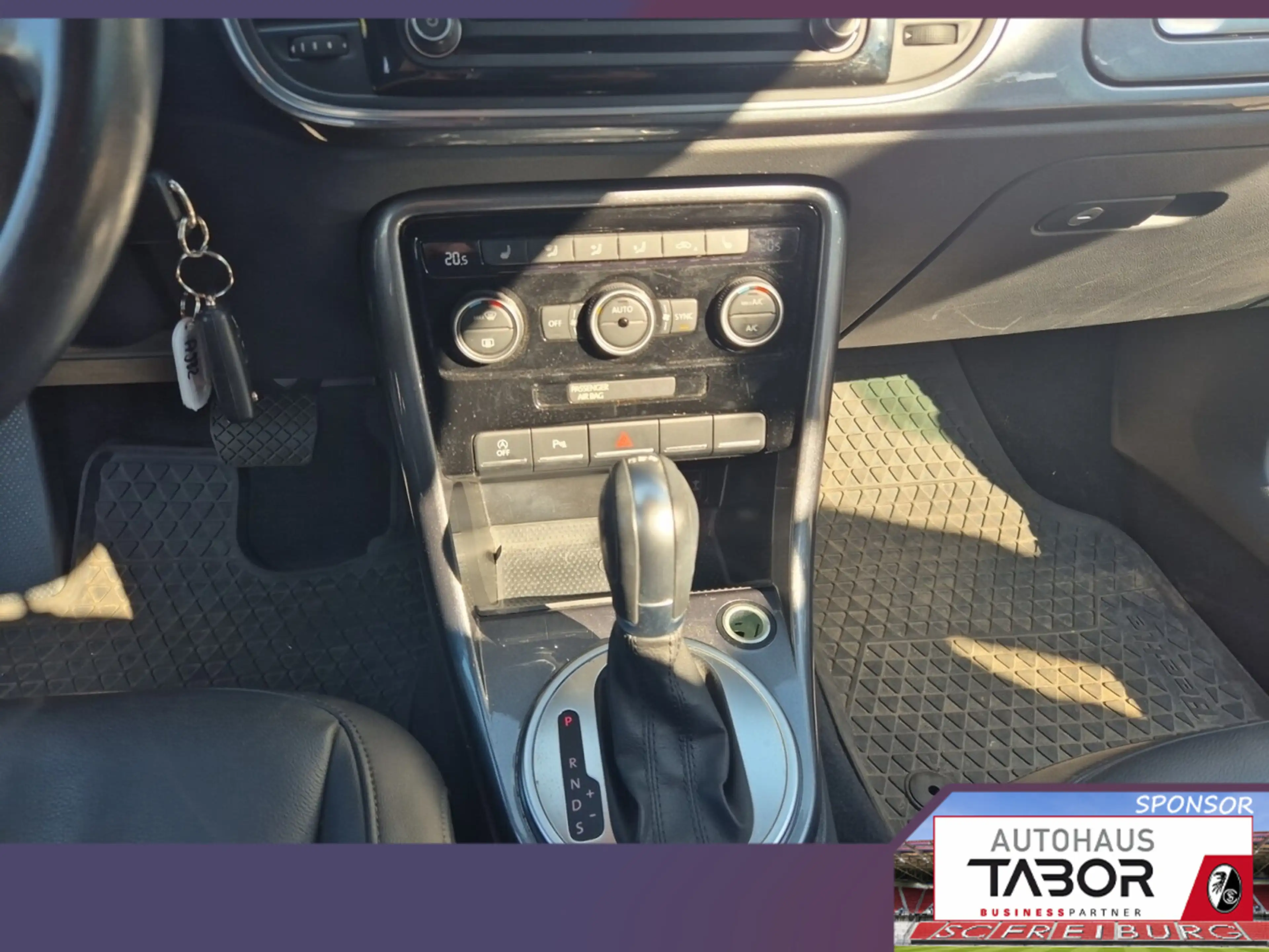 Volkswagen Beetle Cabriolet 1.4 TSI 150 DSG Design Leder — photo 8
