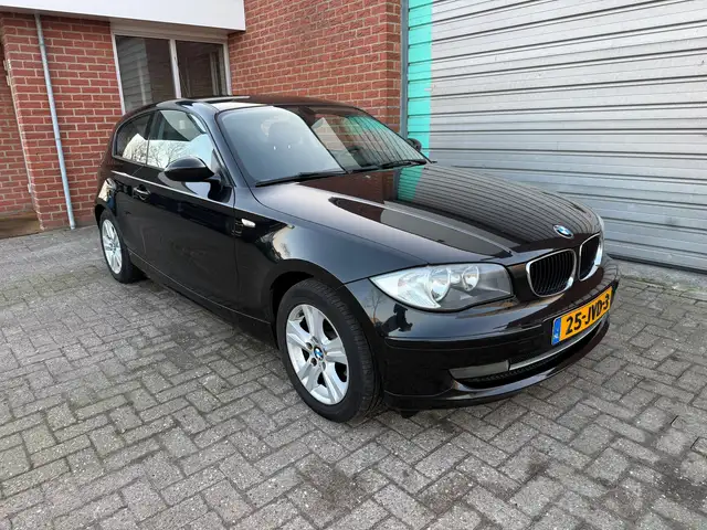 BMW 1 Series view 2