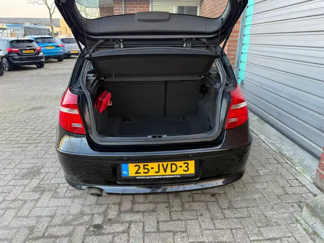 BMW 1 Series view 17