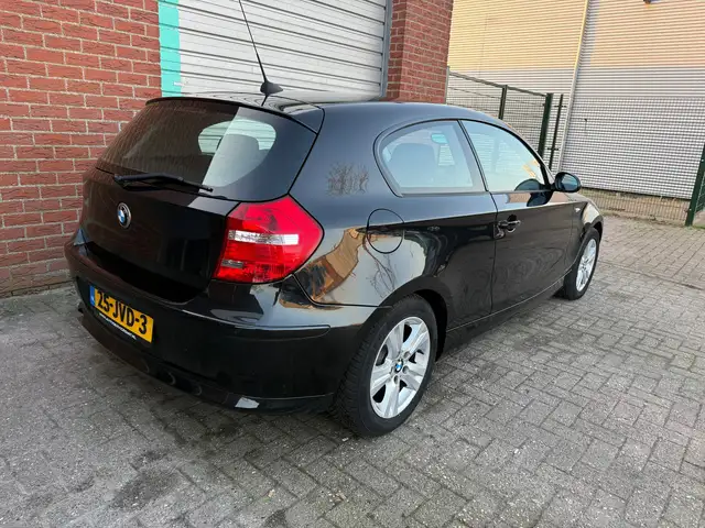 BMW 1 Series view 3