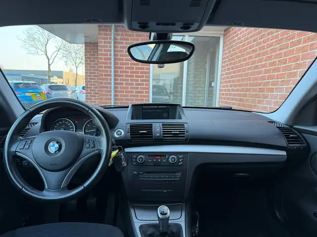 BMW 1 Series view 6