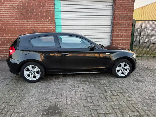 BMW 1 Series view 9