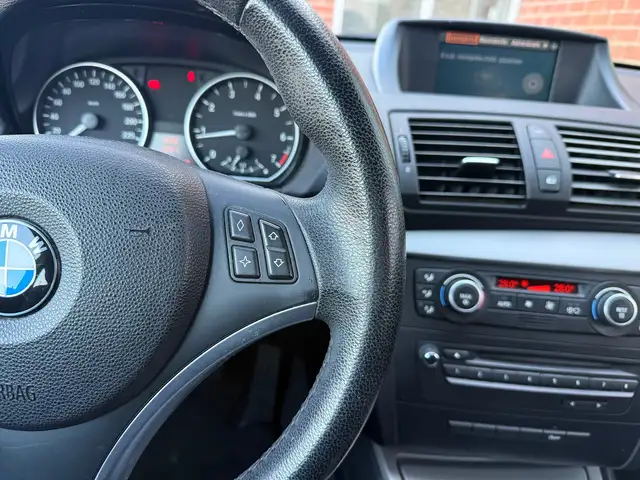 BMW 1 Series view 16