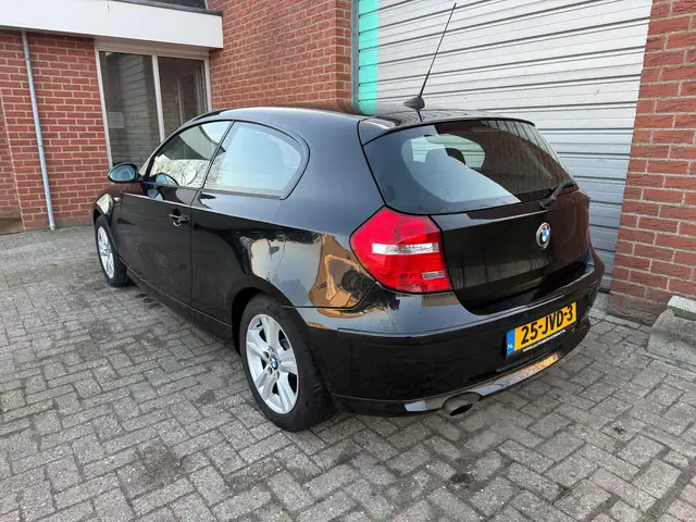 BMW 1 Series view 4