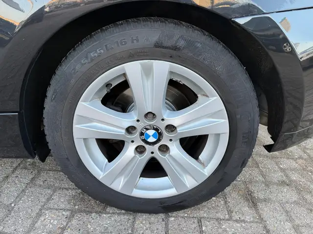 BMW 1 Series view 19