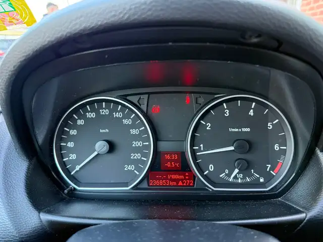 BMW 1 Series view 25