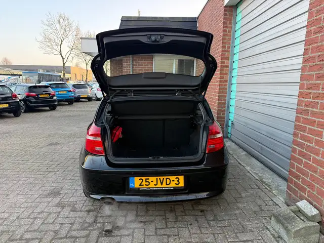 BMW 1 Series view 11