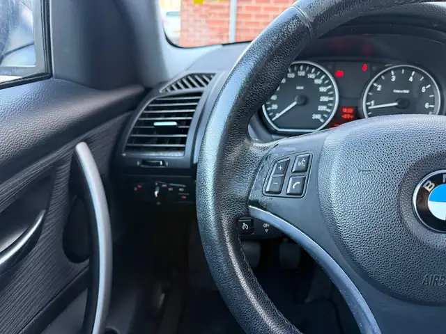 BMW 1 Series view 15