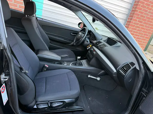 BMW 1 Series view 14