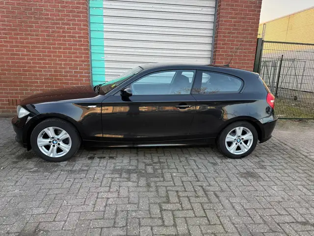 BMW 1 Series view 8