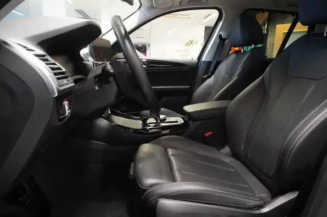 BMW X3 view 8