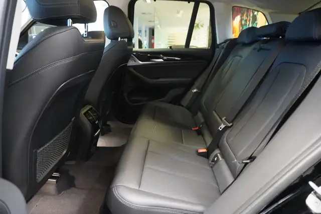 BMW X3 view 9