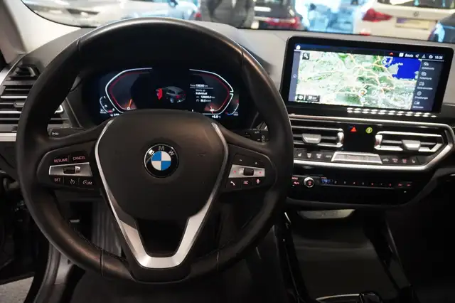 BMW X3 view 11