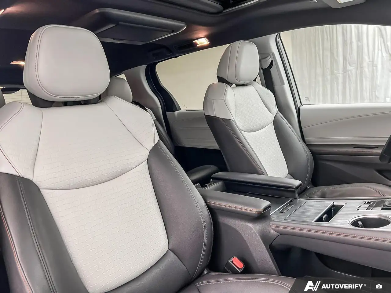 Toyota Sienna снимка Toyota Sienna