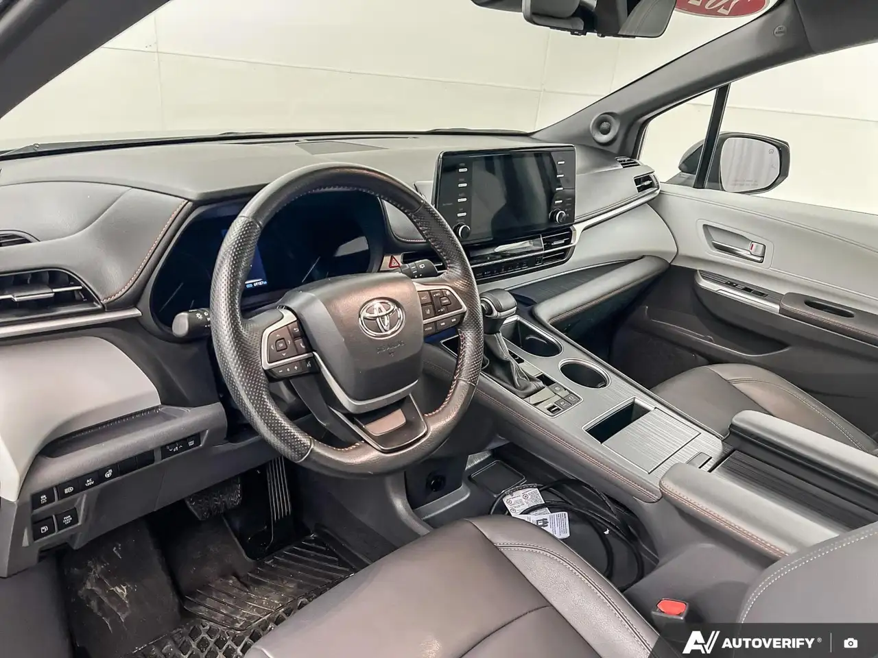 Toyota Sienna снимка Toyota Sienna