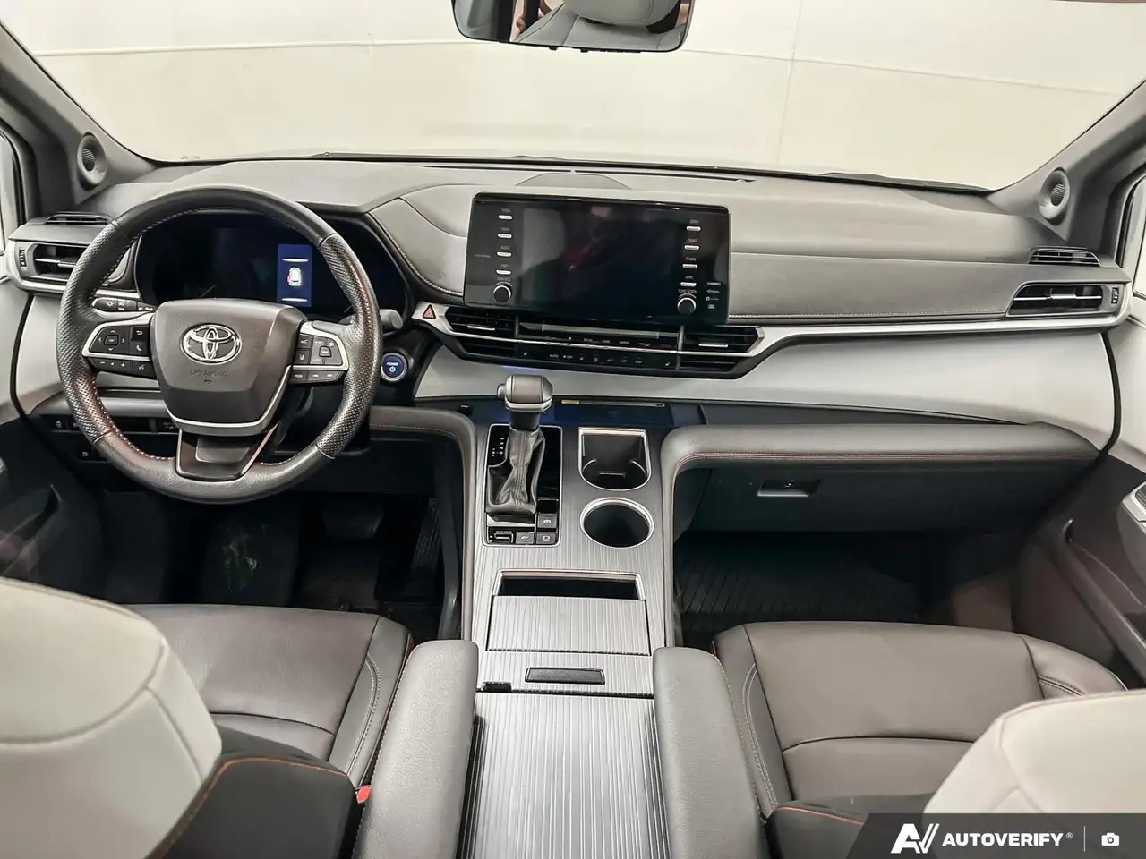 Toyota Sienna снимка Toyota Sienna