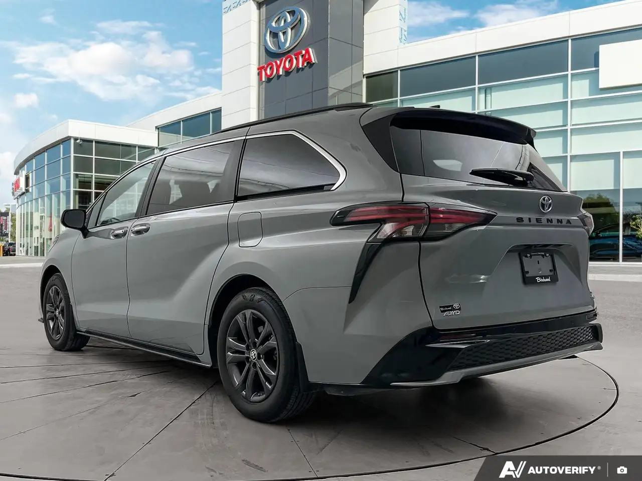 Toyota Sienna снимка Toyota Sienna