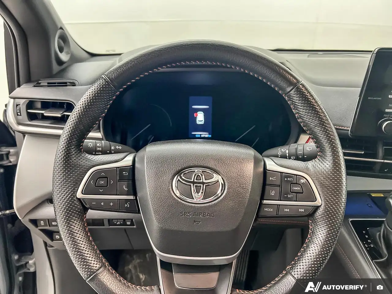 Toyota Sienna снимка Toyota Sienna