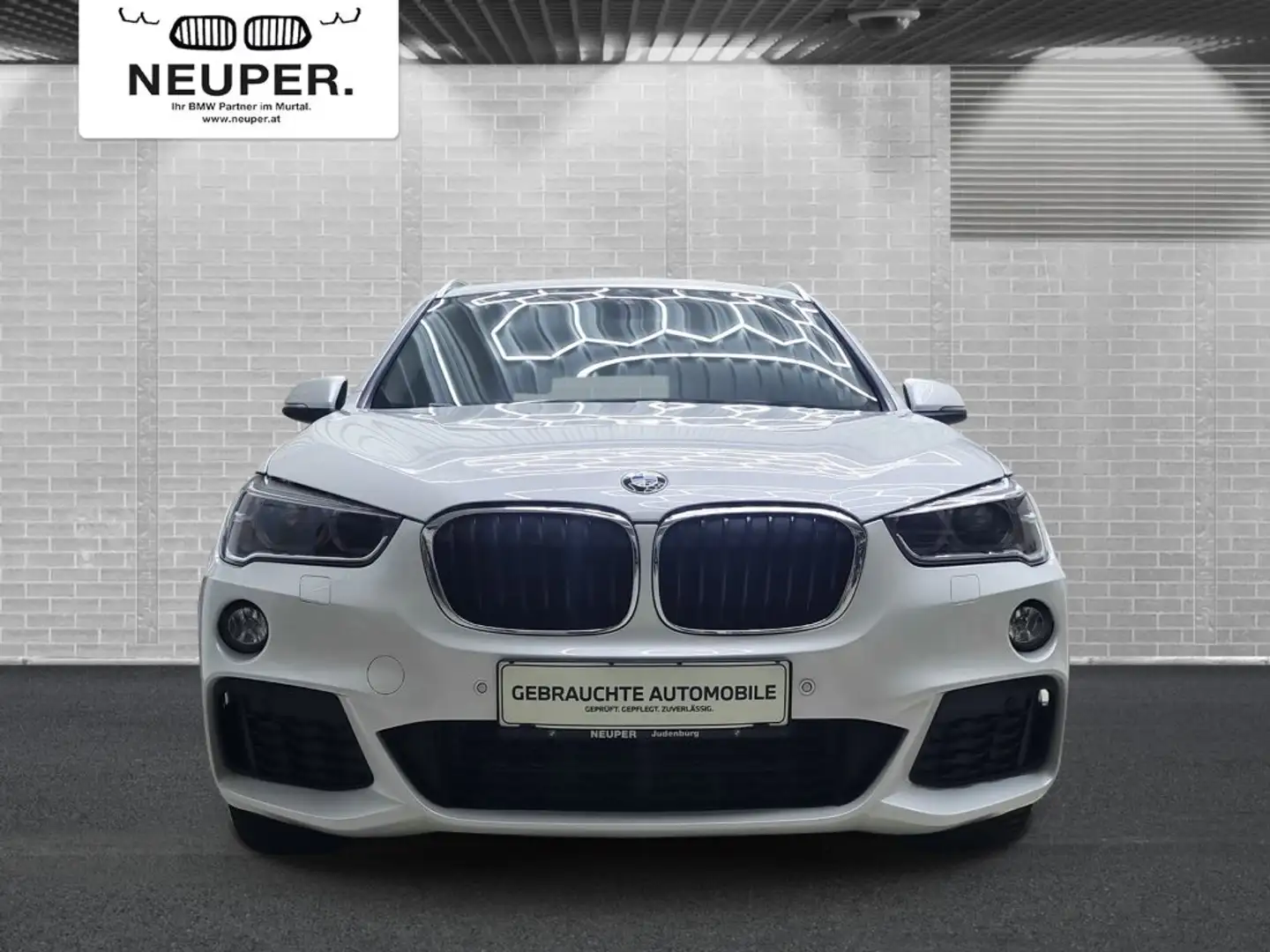 BMW X1 sDrive18i Weiß - 1