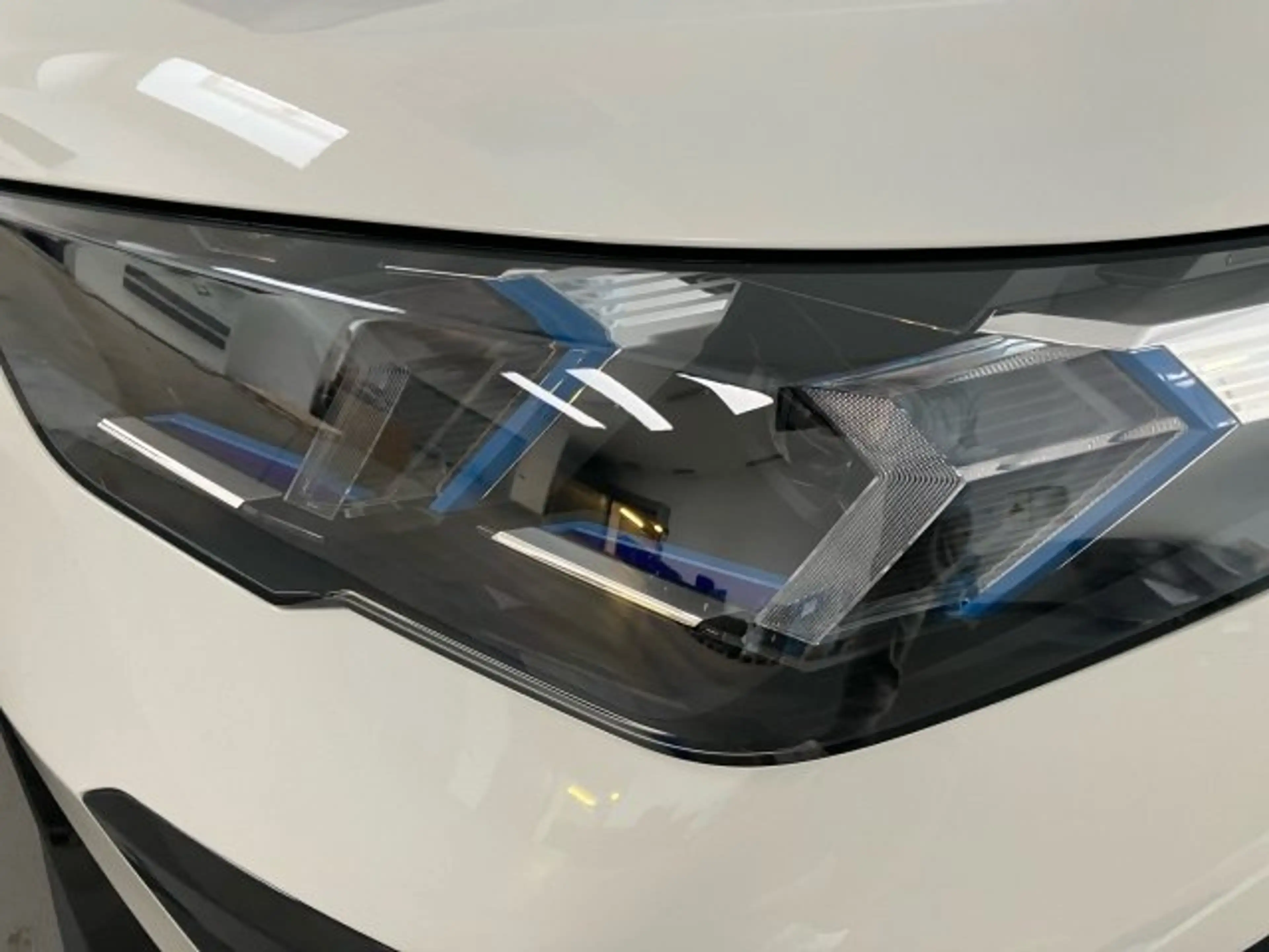 BMW iX2 eDrive20 U10 HB0 — photo 12