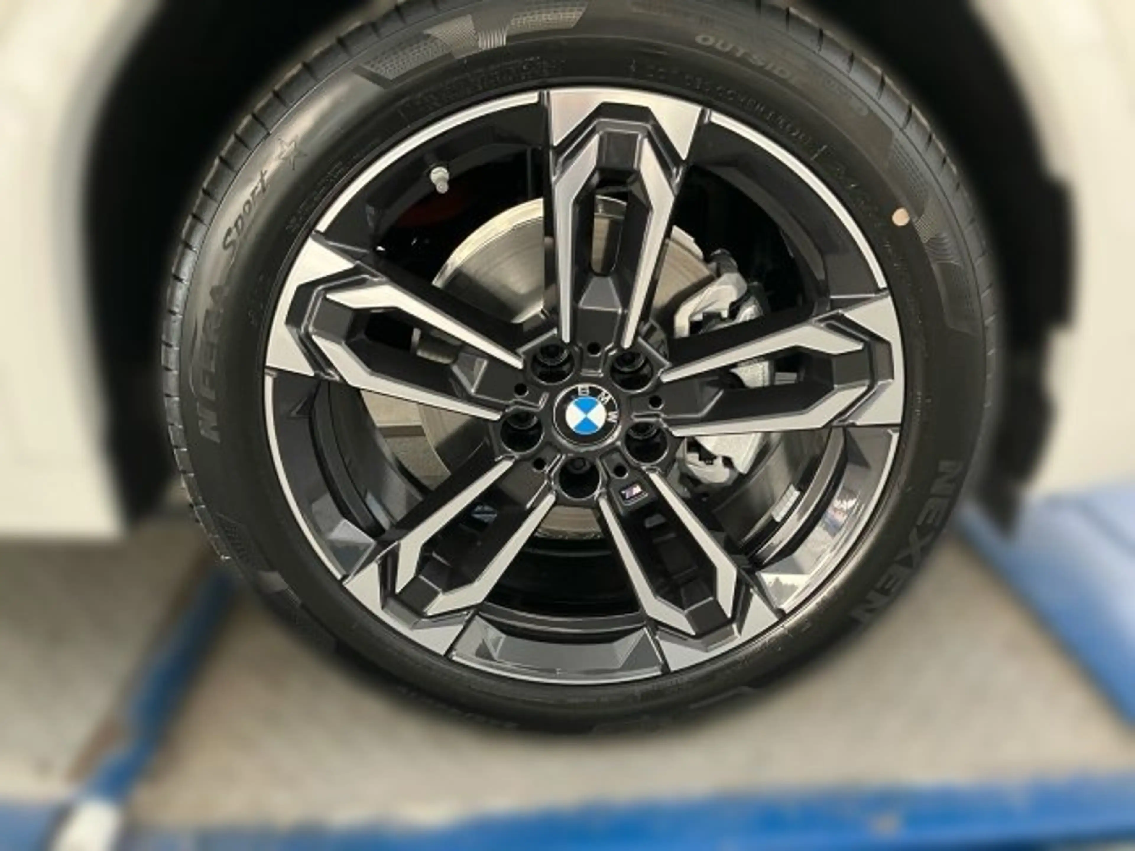 BMW iX2 eDrive20 U10 HB0 — photo 11