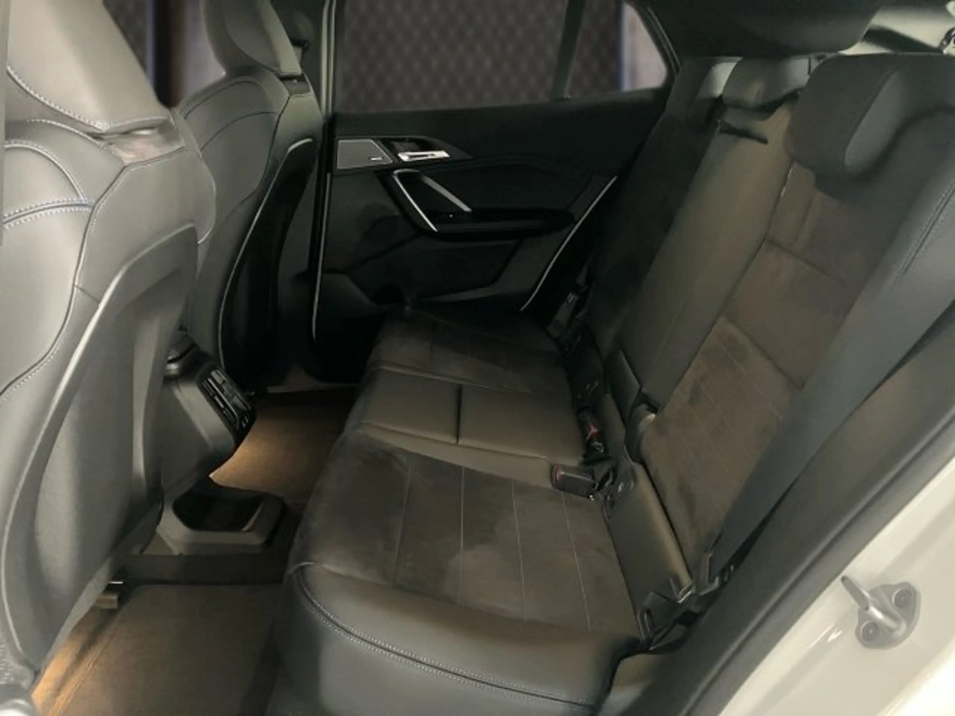BMW iX2 eDrive20 U10 HB0 — photo 4