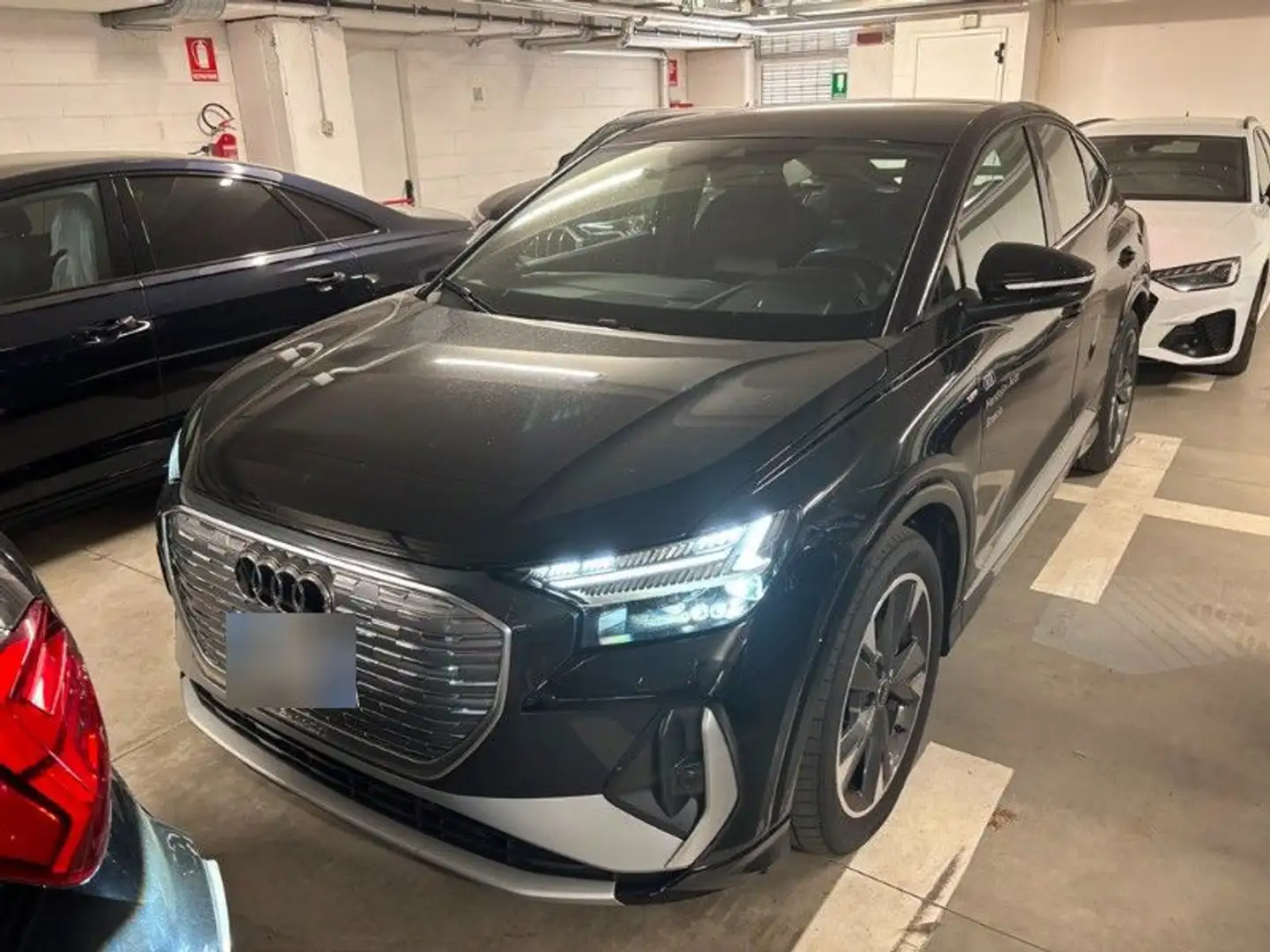 Audi Q4 e-tron S line 45 qu. AHK/Matrix/RFK Schwarz - 2