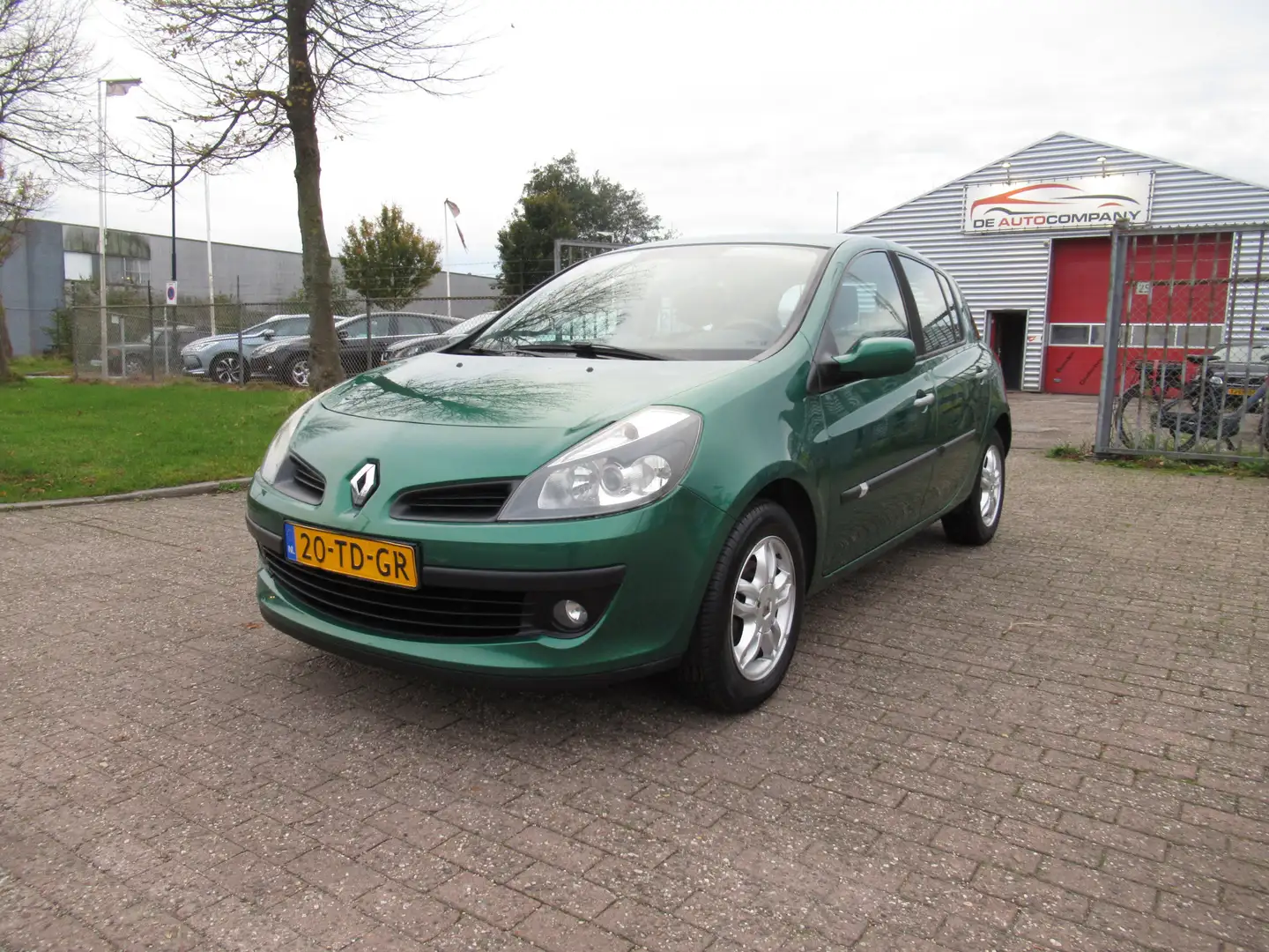 Renault Clio 1.2-16V Team Spirit 3e Eigenaar Nette Auto Groen - 2