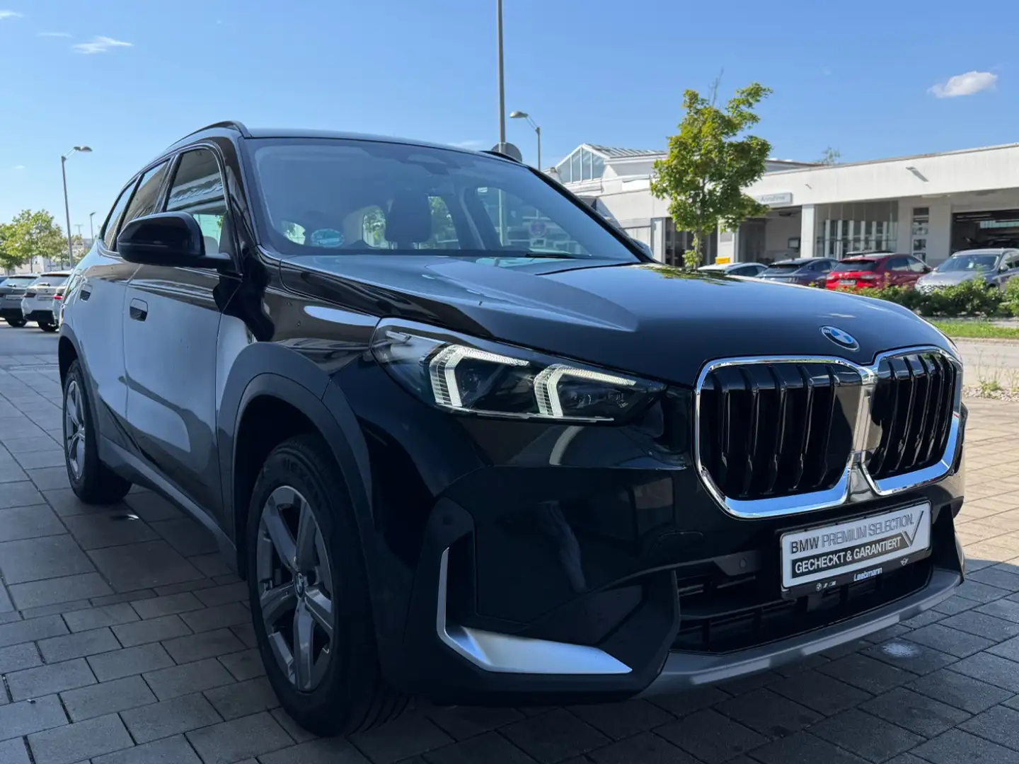 BMW X1 sDrive18i AHK/DrivAssi/PremiumPaket/KomfZug. Noir - 2