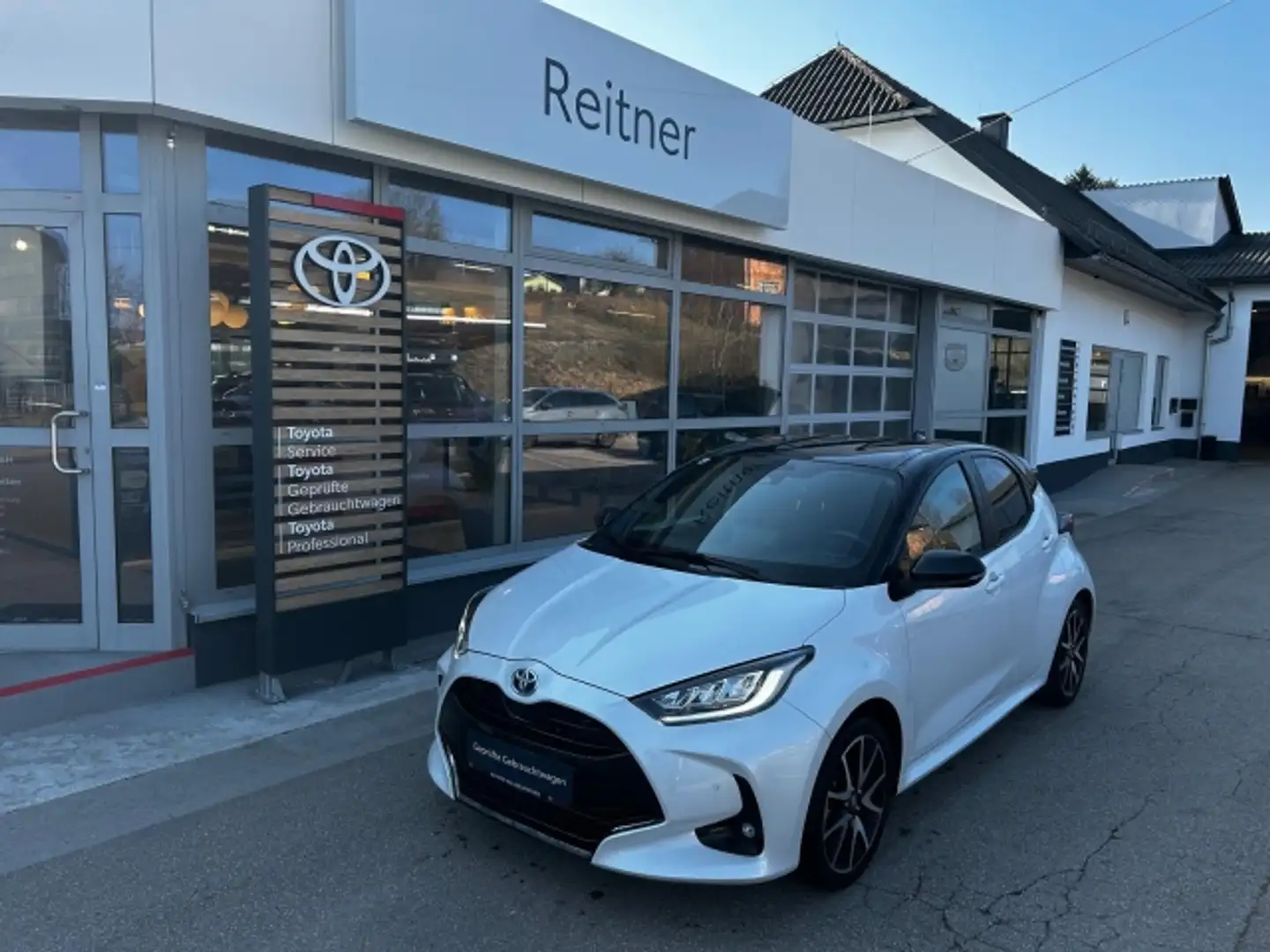 Toyota Yaris Yaris - 1,5 l Hybrid Weiß - 1