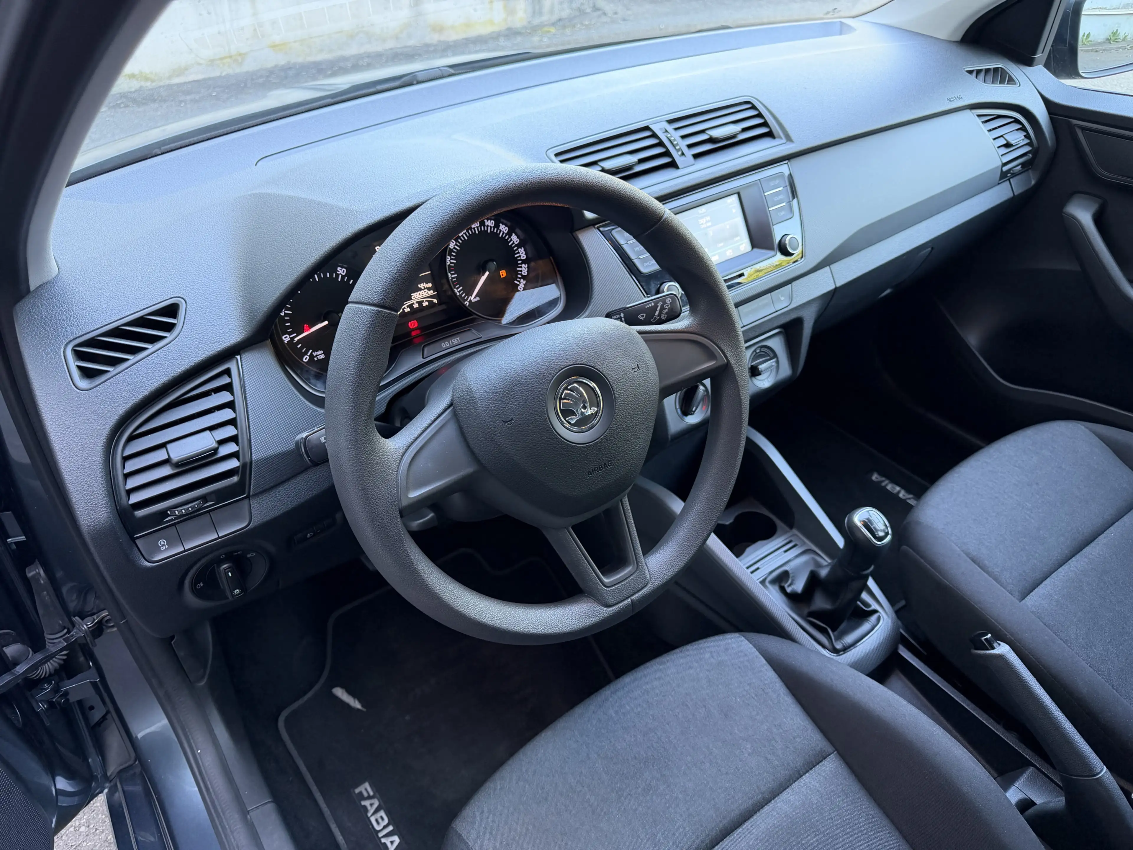 Skoda Fabia Cool Edition Sitzheizung Einparkhilfe Alus — photo 12