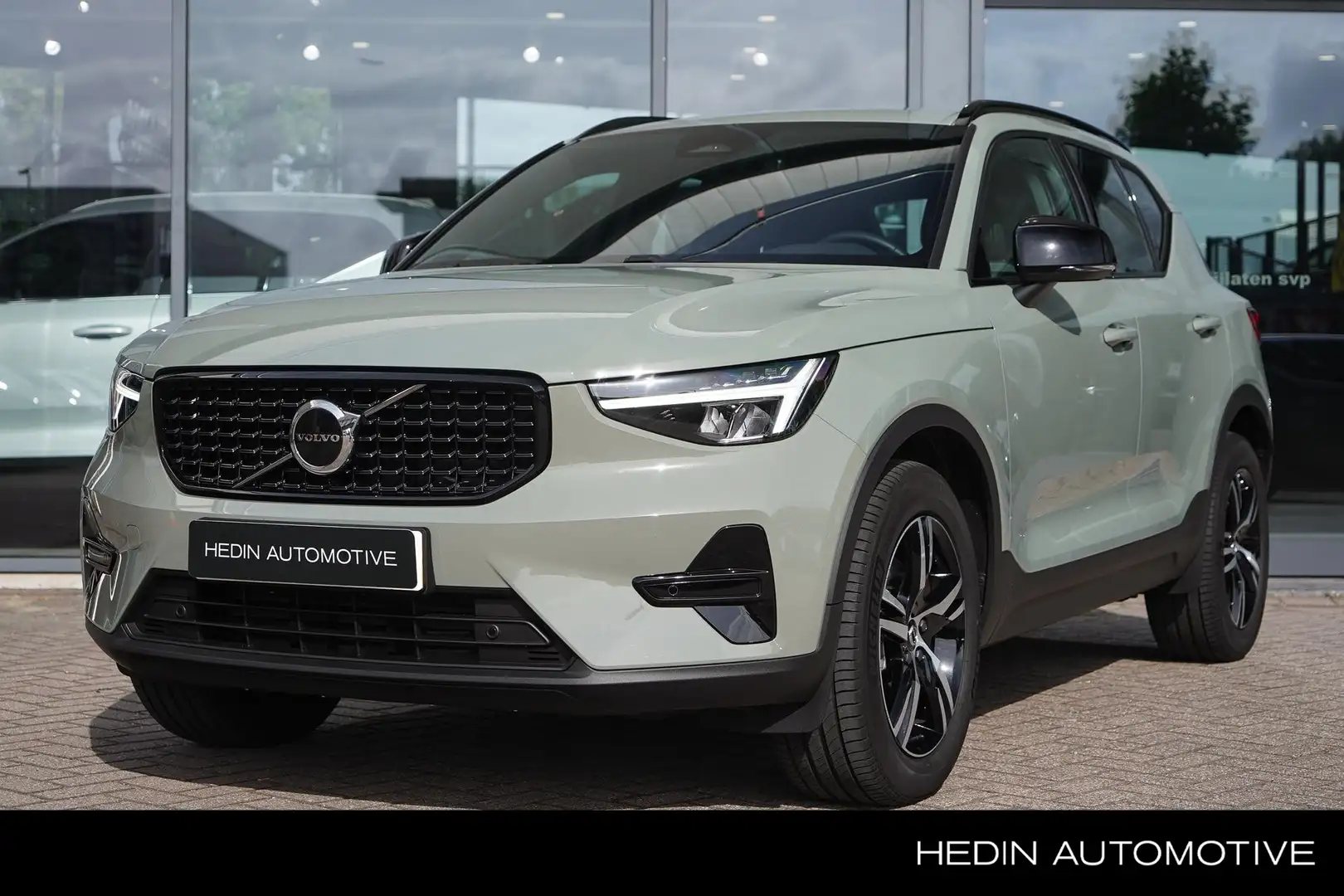 Volvo XC40 2.0 B4 Plus Dark | 2000 kg trekgewicht | Trekhaak Groen - 1