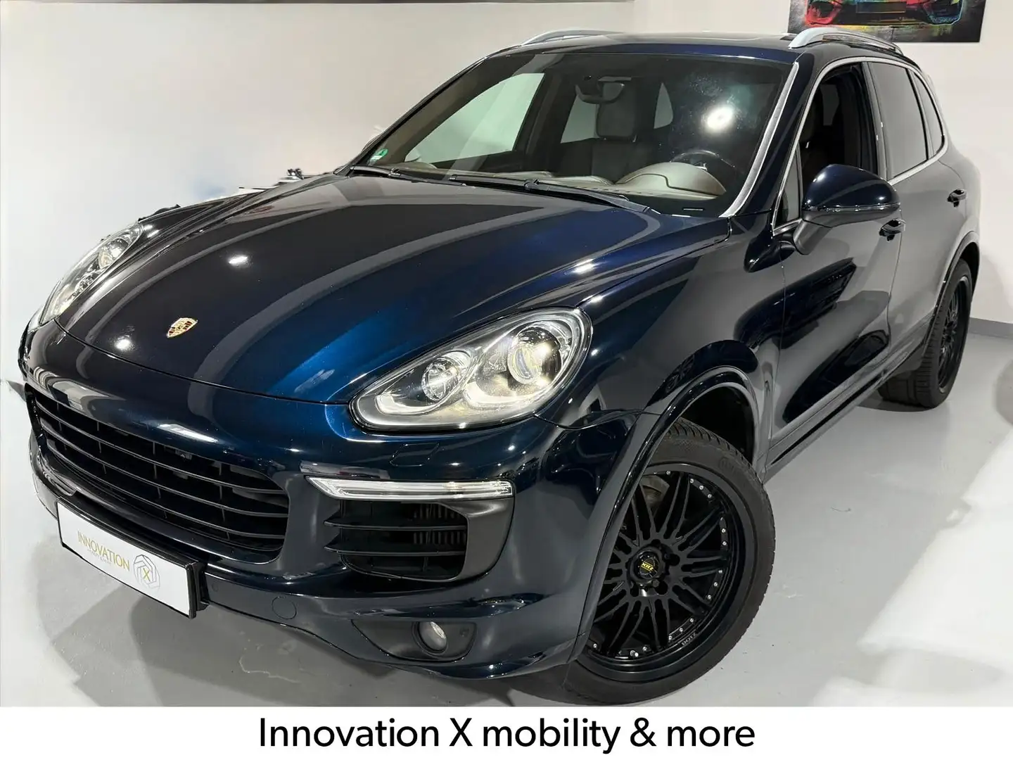 Porsche Cayenne NAVI-SHZ-CAM-AHK-GTS Sport Design Paket Zwart - 1