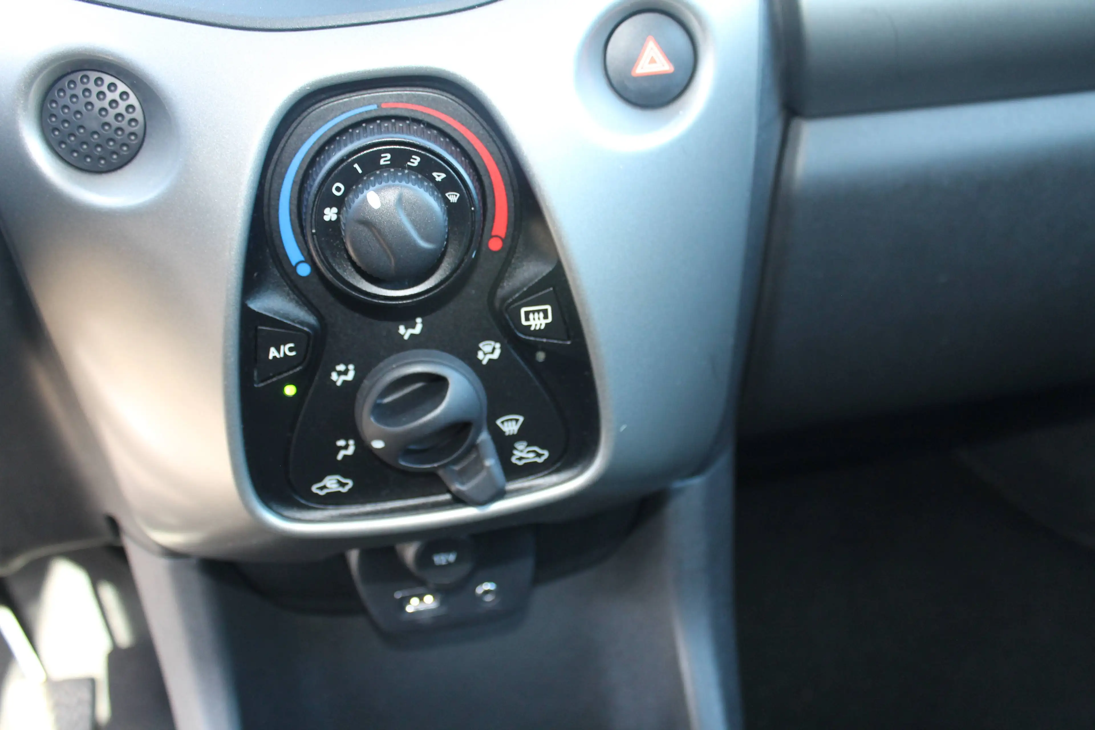 Citroen C1 C1 1.0 VTi Live — photo 14
