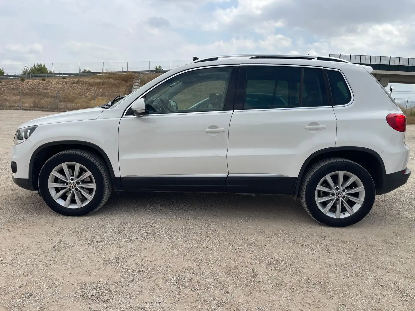 Volkswagen Tiguan Tiguan 2.0TDI BMT Cross 4x2 110 Cross Blanco - 2