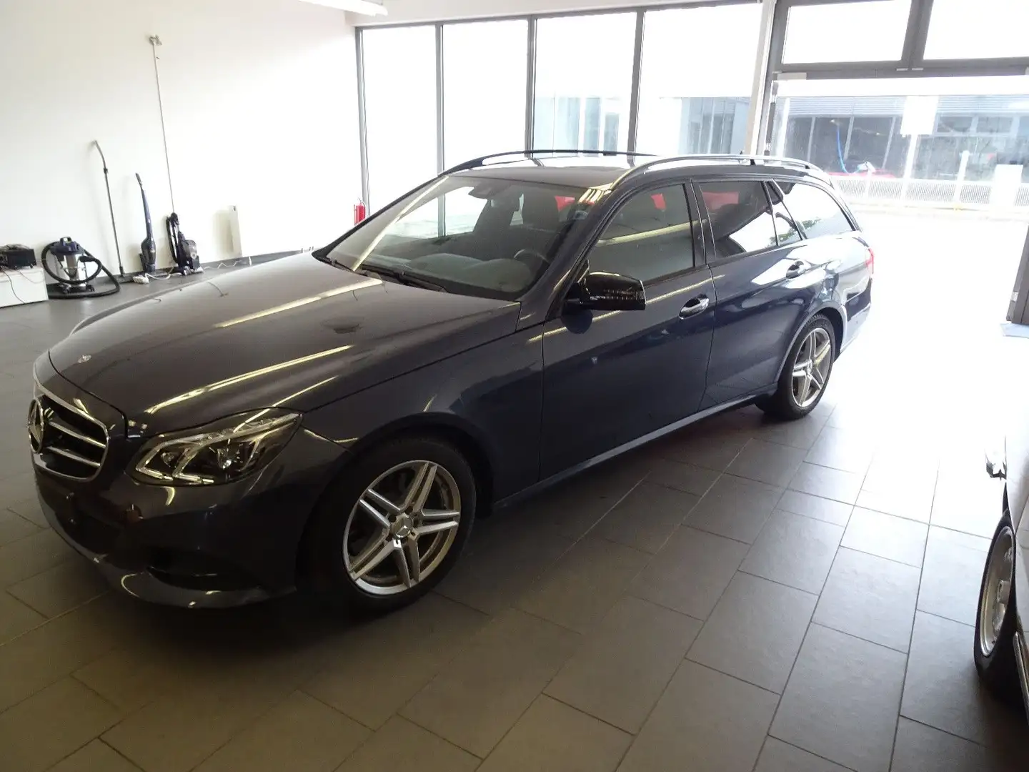 Mercedes-Benz E 220 T  Blue Tec erst 8.000km Bleu - 1
