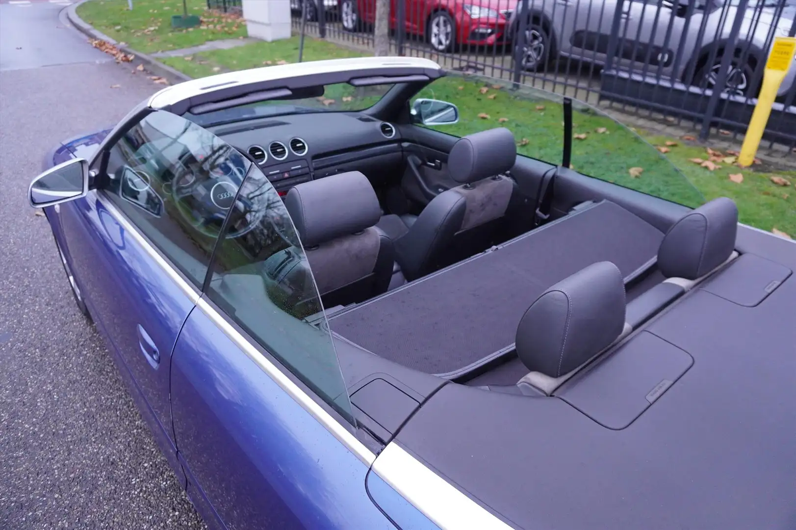 Audi A4 2.4i V6 Cabriolet Pro Line Clima Sportst. Thaak Blauw - 2
