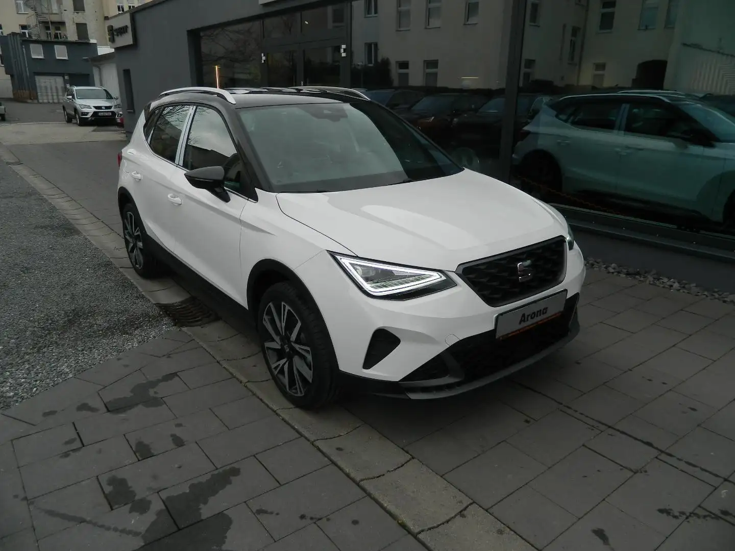 SEAT Arona FR 1.0 TSI DSG Fahrassist XL/VollLED/Sitzheiz/Navi Weiß - 1